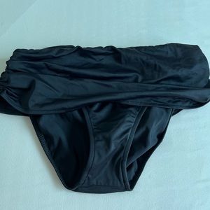 Venus size 6 hipster black swimsuit bikini bottoms